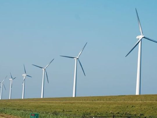 Większość przeciwko wiatrakom. Sporny temat: budowa wiatraków w sołectwach gminy Starogard Gd. 