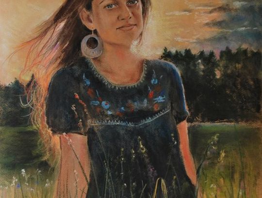 Wielki artysta z niewielkiej wsi. Uwydatnia piękno i ciepło bijące z obiektów, które uwiecznia na swych pracach