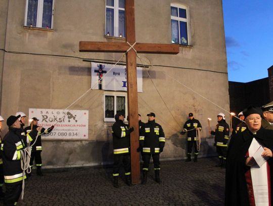 Wielkopiątkowa Droga Krzyżowa za nami. Setki tczewian wzięły udział w procesji