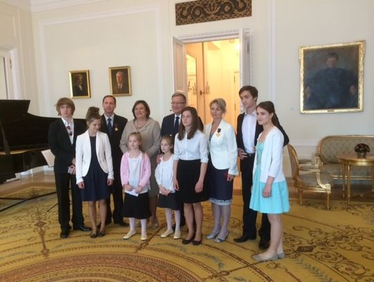 Wielodzietna rodzina wyróżniona Złotym Krzyżem Zasług