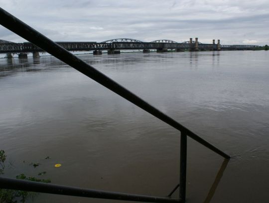 Wisła na Pomorzu znowu wzbiera. Stan alarmowy - kontrolowany