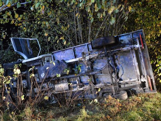  Wjechał samochodem w krzaki i uciekł z miejsca zdarzenia. Co miał do ukrycia kierowca mercedesa?! 