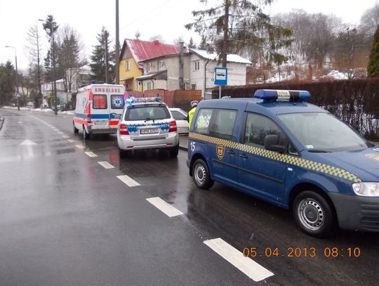 Wjechał w przystanek autobusowy