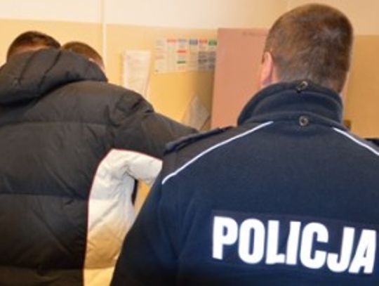 Włamał się do domu w Brzuścach i ukradł książki... z XIX wieku!