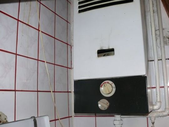 WŁAMALI SIĘ DO MIESZKANIA I UKRADLI PIECYK GAZOWY