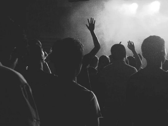 Właściciela lokalu, wbrew obostrzeniom zorganizowano spotkanie dla 200 osób