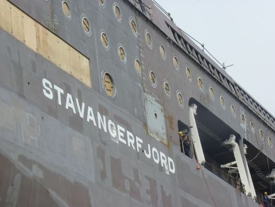 Wodowanie promu w Stoczni Gdańskiej