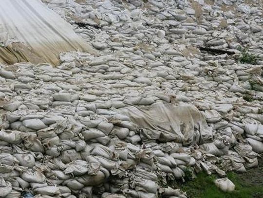 Wojewoda donosi do prokuratury w sprawie niebezpiecznych odpadów 