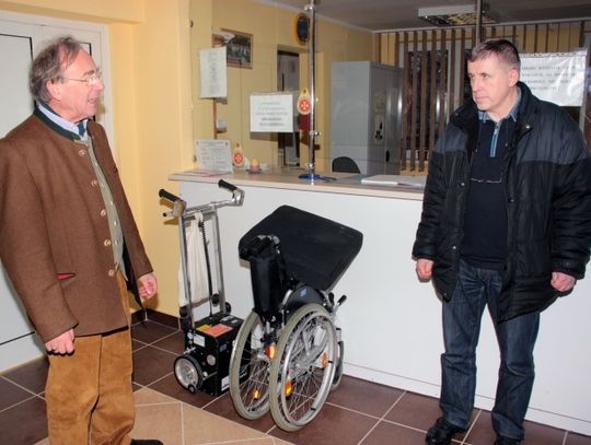 Wózek i klarnet dla potrzebujących