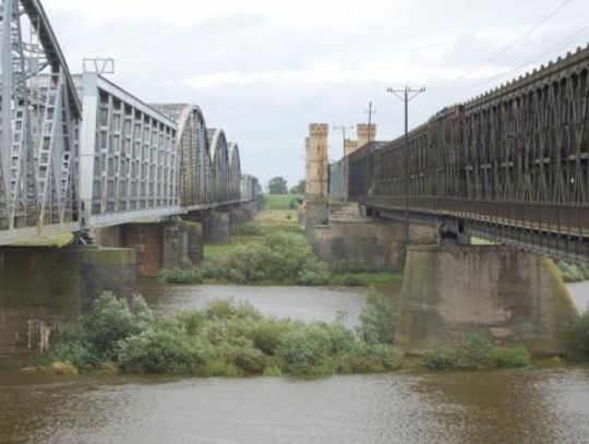 Wpadła z mostu do Wisły. Nie mogła wyjść z wody, wołała o pomoc