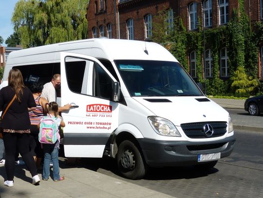 Wraca temat przeładowanych autobusów. Właściciel odpiera zarzuty