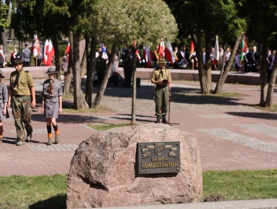 Wspólne śpiewanie na placu JP II