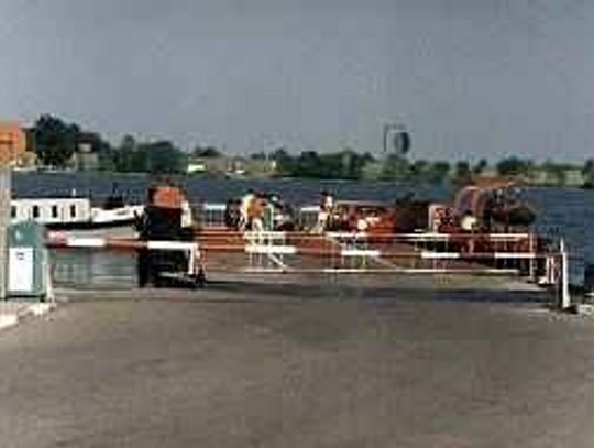 Wybuch rozgrzanej opony. Gorące płaty i odłamki raniły dzieci