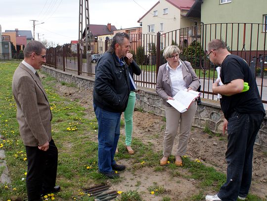 Wybudują boisko oraz plac zabaw tuż pod szkołą. Prace ruszyły
