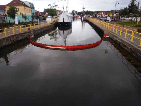 Wyciek ropy w rzece Chełst opanowany