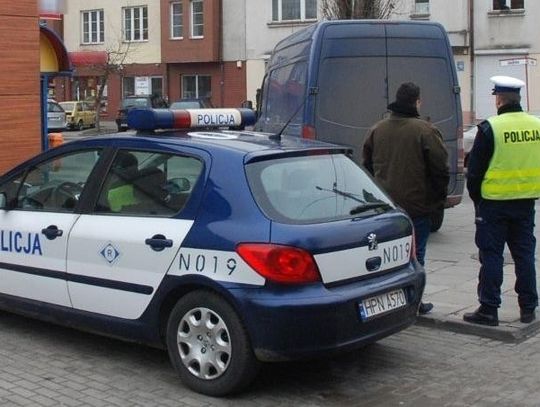 Wycofywał na ul. Gdańskiej i potrącił 87-latka! Mężczyzna trafił do szpitala