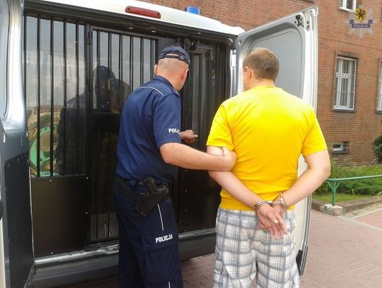 Wykrzykiwali wulgaryzmy, zaczepiali postronne osoby