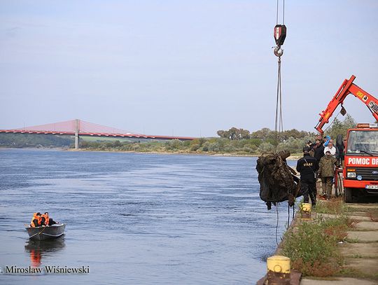 Wyłowiono wrak z ludzkimi szczątkami