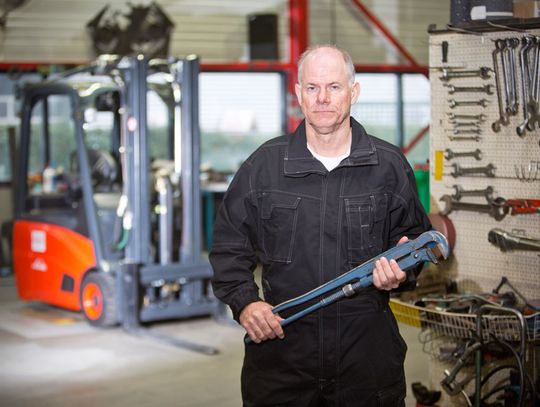 Wymiana butli gazowej w wózku widłowym – kompleksowy poradnik krok po kroku