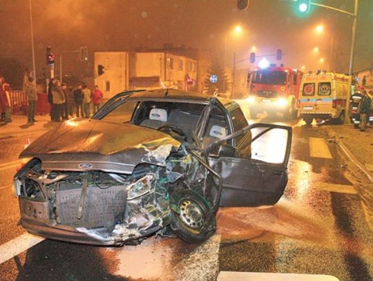 Wypadek karetki na czerwonym