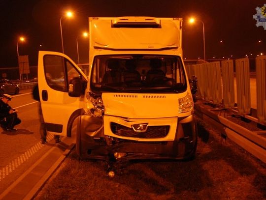 Wypadek na A1 - peugeotem najechał na tył mercedesa