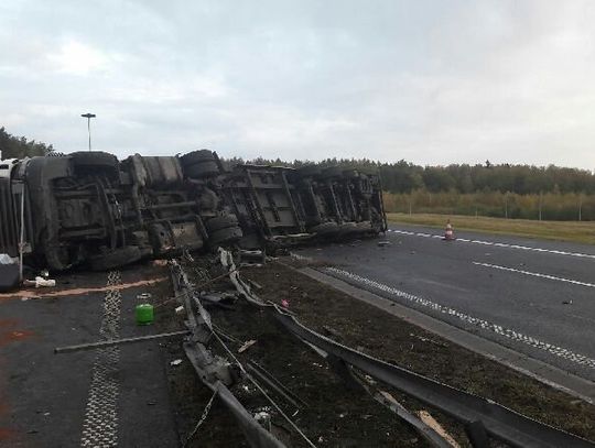 Wypadek na A1. Zginął kierowca, ciężarówka zablokowała ruch.