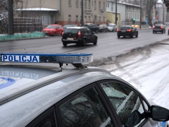 WYPADEK NA ALEI NIEPODLEGŁOŚCI. POLICJANCI APELUJĄ O OSTROŻNOŚĆ!