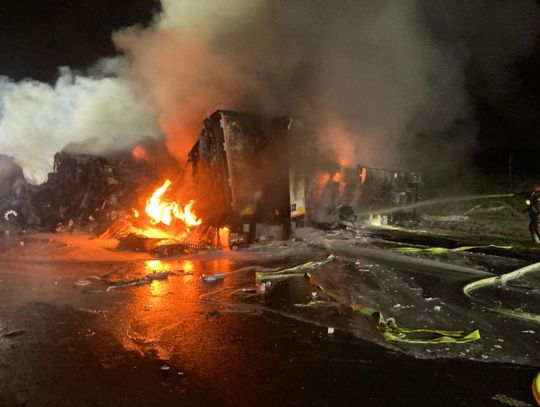 [FOTO.] Wypadek na autostradzie A1. Dwie ciężarówki stanęły w ogniu AKTUALIZACJA MATERIAŁU