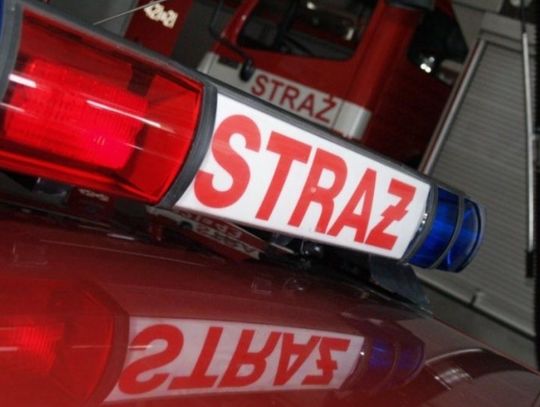  Wypadek na autostradzie. Zderzenie dwóch samochodów