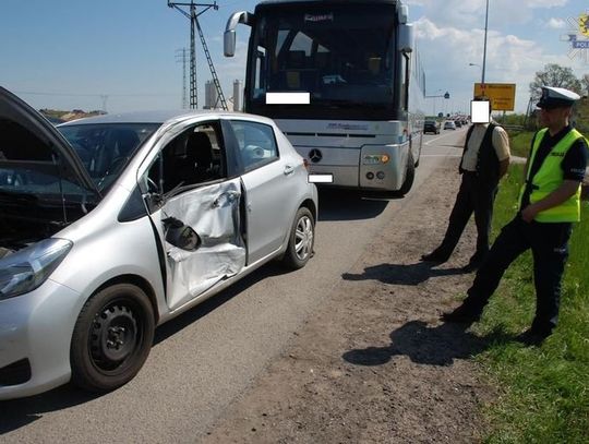 Wypadek na DK 7, 9-LATEK TRAFIŁ DO SZPITALA
