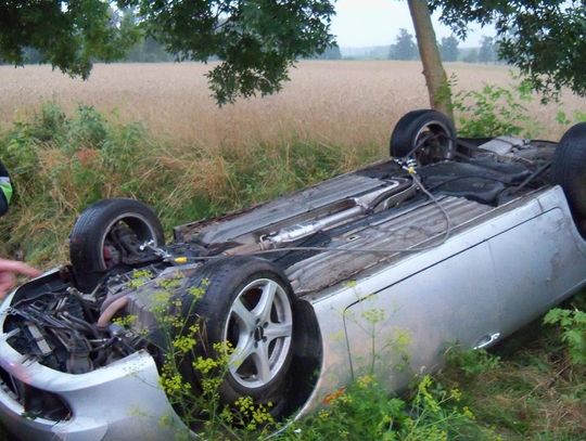 Wypadek! Na drodze wojewódzkiej nr 214 dachowało auto osobowe 