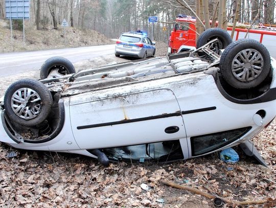 Wypadek na drodze wojewódzkiej nr 214 pomiędzy Skórczem, a miejscowością Głuche.