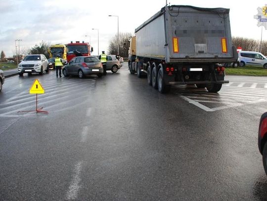 Wypadek na obwodnicy - do szpitala trafiła 32 letnia kobieta