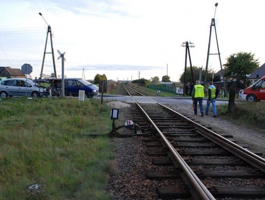 Wypadek na przejeździe kolejowym, ranna kobieta