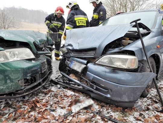 Wypadek pod Kołczygłowami. Dwie osoby w szpitalu.
