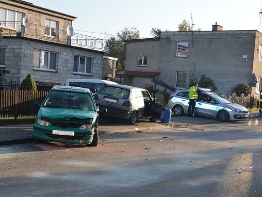 Wypadek pod Starogardem Gdańskim. Dwie osoby trafiły do szpitala.
