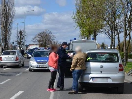 Wypadek - rowerzystka wjechała wprost pod samochód