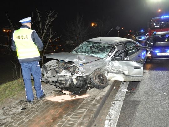 Wypadek w Kowalach. Trzy osoby trafiły do szpitala.