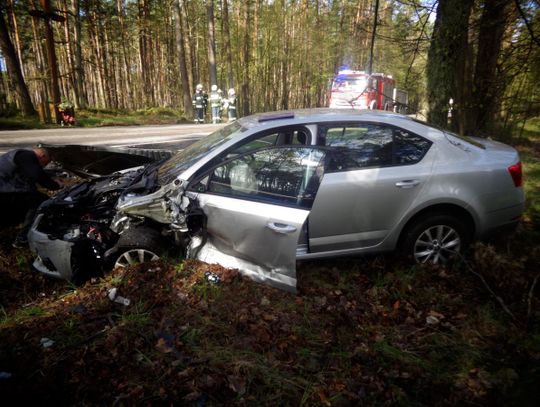 Wypadek w Łubianie. Dwie osoby trafiły do szpitala.