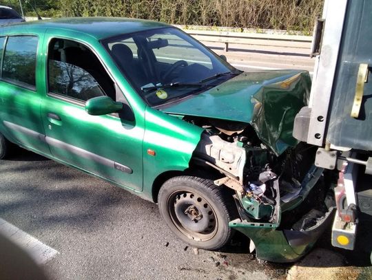 Wypadek z udziałem dwóch pojazdów na „jedynce”