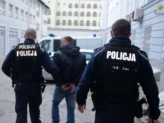 Wyrzucił przez okno butelkę, trafił w przypadkowego przechodnia