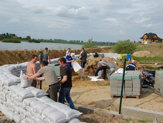Wysoka woda płynie na Pomorze. Pierwsze zalanie domów w Jażwiskach