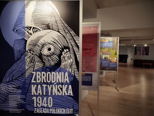 Wystawa IPN w Tczewie, przypominająca o Katyniu