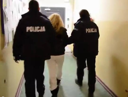 Z 2,5 promilami zasnęła w samochodzie na środku ulicy