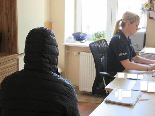 Z 3 promilami wjechał na chodnik i uszkodził słupki