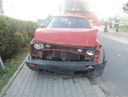 Z impetem w oczekujące auta, jedna osoba została ranna