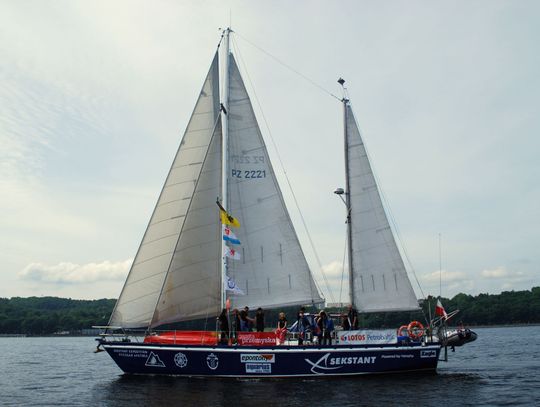 Z  jachtu s/y „Barlovento II" - w dobrych humorach