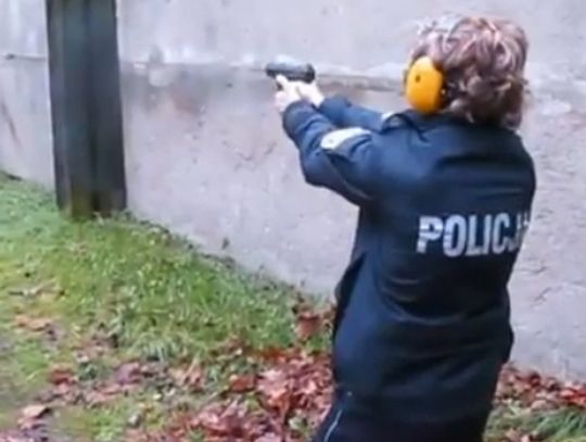 Z kamerą podpatrywaliśmy jak strzelają policjanci