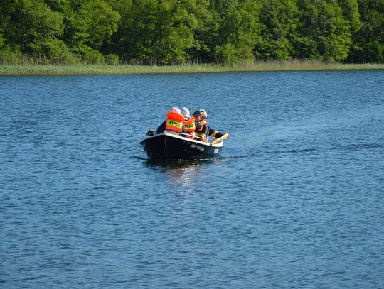 Z OSTATNIEJ CHWILI: Strażacy wyłowili z wody ciało 49-letniego mężczyzny