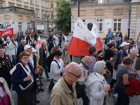 Z Powiśla na manifestacji  &quot;Obudź się Polsko&quot;